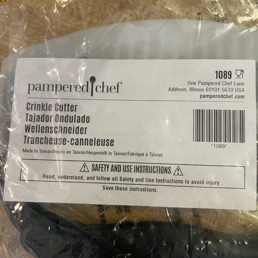Pampered Chef Crinkle Cutter. Never used, still in package